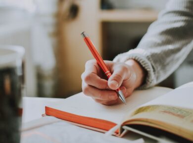 Como planejar os custos da pós-graduação EAD