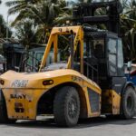 Empilhadeiras em centros logísticos