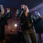 Para a importância da vida social para a saúde do idoso, ela é fundamental, pois promove bem-estar físico e mental, prevenind