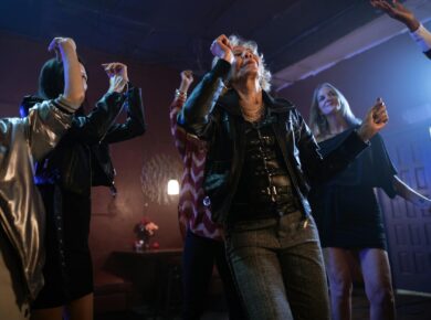 Para a importância da vida social para a saúde do idoso, ela é fundamental, pois promove bem-estar físico e mental, prevenind