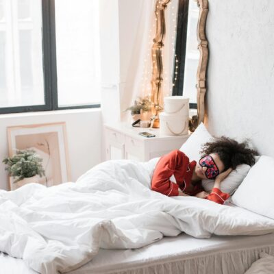 Para a temperatura ideal do quarto para um sono profundo, a maioria dos especialistas recomenda manter o ambiente entre 18°C