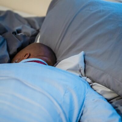 Para cochilos durante o dia (power naps), a ciência indica que podem ser aliados poderosos para aumentar a energia, melhorar