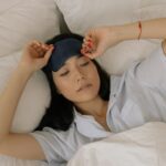 Para entender como a qualidade do sono afeta diretamente seu humor e foco, é crucial saber que um sono reparador otimiza funç