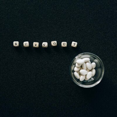 Para falar sobre saúde mental com seu gestor ou RH, planeje-se: identifique os pontos-chave, prepare-se para expressar suas n