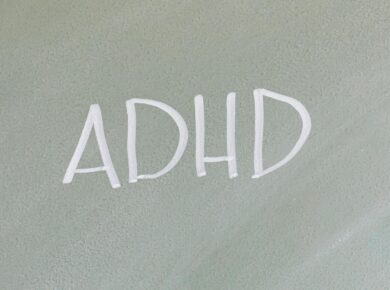 Para entender o que acontece com seu cérebro ao dormir menos de 6 horas a longo prazo, saiba que essa privação crônica pode l