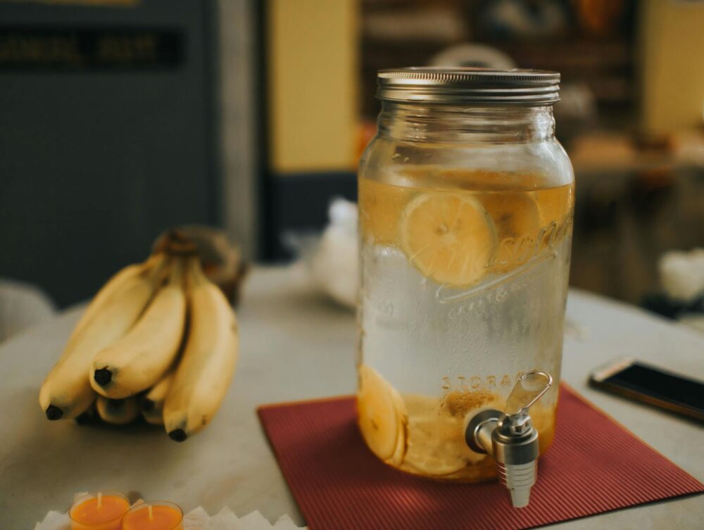 Para promover a hidratação além da água, frutas e vegetais são fontes essenciais de líquidos, vitaminas e minerais. Alimentos