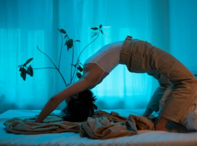 Para paralisia do sono: o que é e por que acontece, é importante saber que se trata de um episódio temporário em que a pessoa