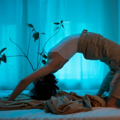 Para paralisia do sono: o que é e por que acontece, é importante saber que se trata de um episódio temporário em que a pessoa