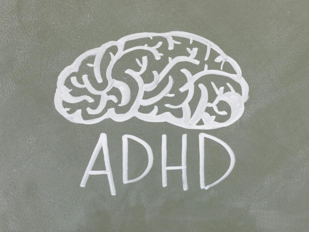 Para manter o cérebro jovem e otimizar sua saúde cognitiva, é fundamental incorporar exercícios mentais e físicos regulares.