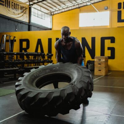 Para identificar os sinais de overtraining e saber quando o exercício começa a fazer mal, observe fadiga persistente, queda d