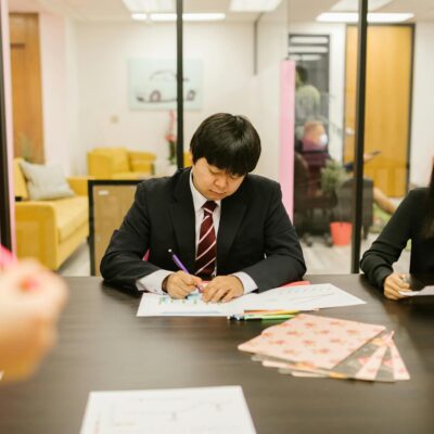 Para determinar se testes genéticos de ancestralidade e saúde valem o investimento, é crucial analisar seus objetivos pessoai