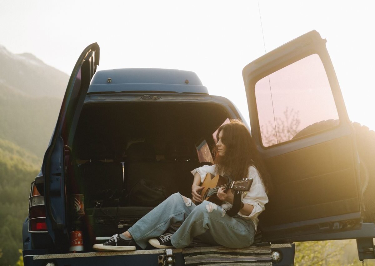 Carro, estrada e rotina de quem vive de música e viagem
